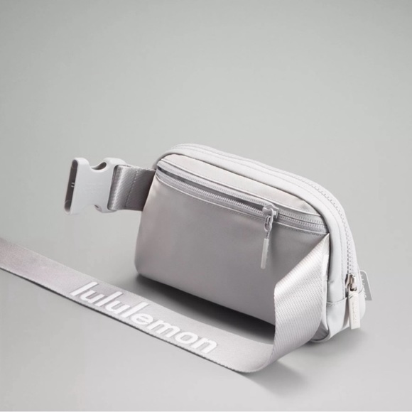 lululemon everywhere belt bag 🤍 - Picture 5 of 5